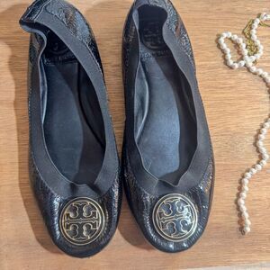 Tory Burch Black Patent Reva Ballet Flats Logo Shoes Size 6.5M